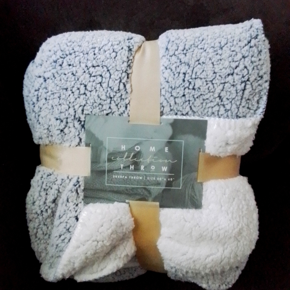Home Collection Sherpa Throw Blue and White 50"x60"